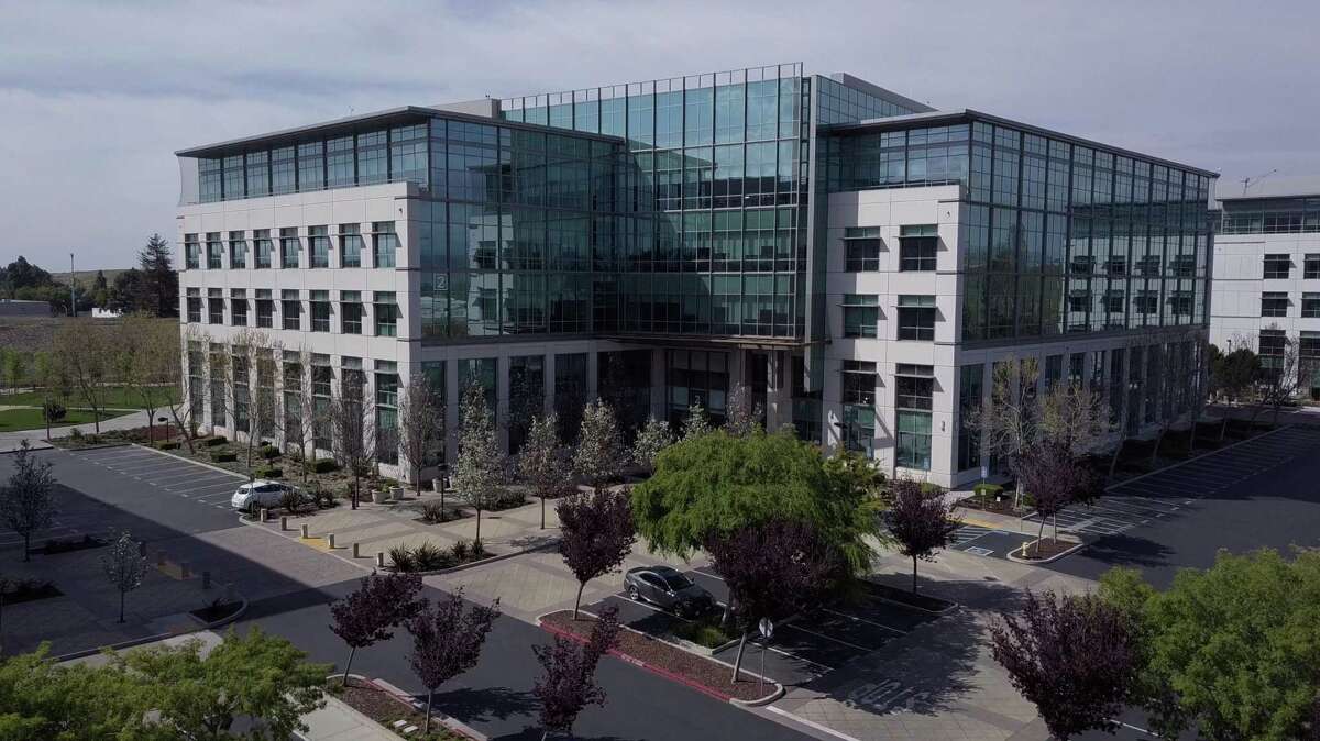 Facebook在加州森尼维尔签署了2021年美国最大的办公室租约，并正在伯灵盖姆扩建。