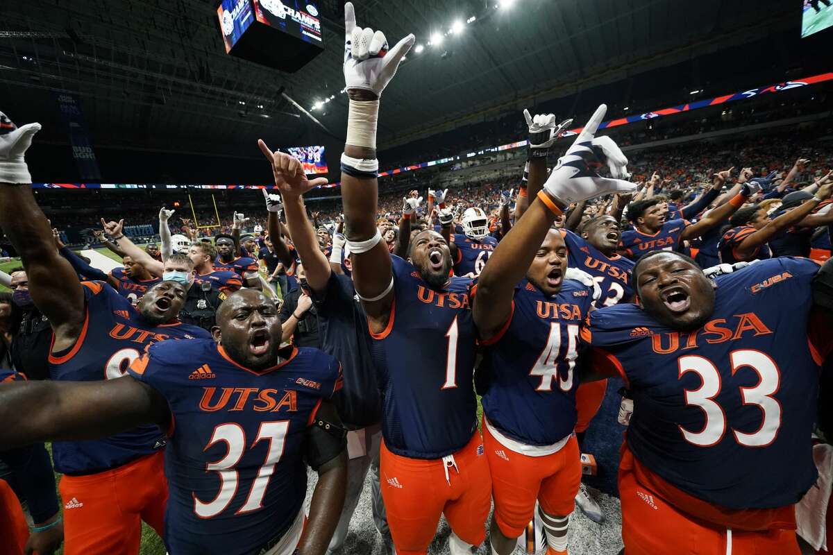 UTSA players celebrate their win over UAB in an NCAA college football game, Saturday, Nov. 20, 2021, in San Antonio. 