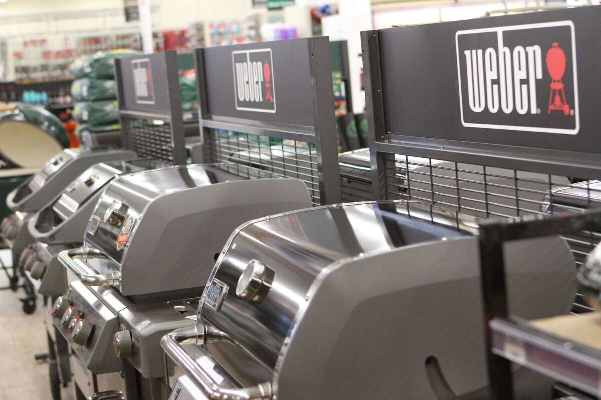 ACE Hardware store holds soft opening in Reed City