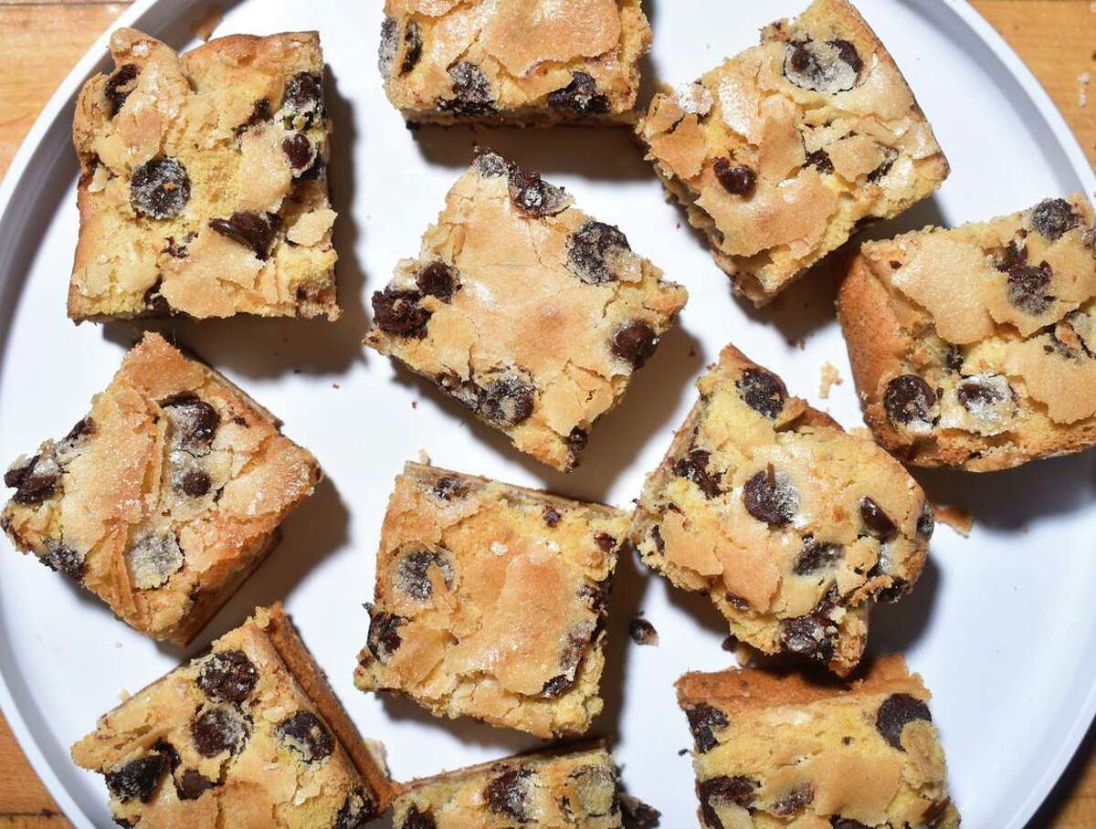 Choose a citrusy brand of amaro such as Amaro Montenegro or R. Jelinek to flavor these cookie bars.