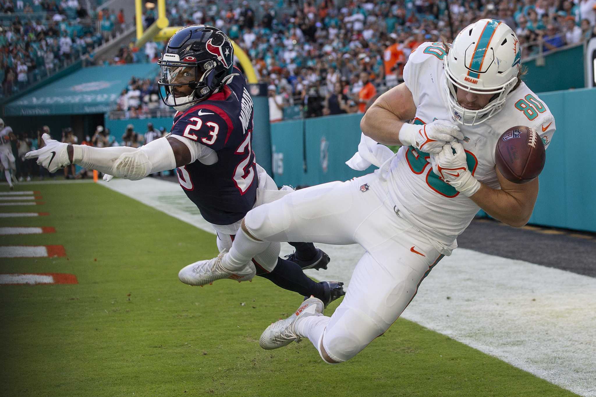 Dolphins trade TE Adam Shaheen to Houston