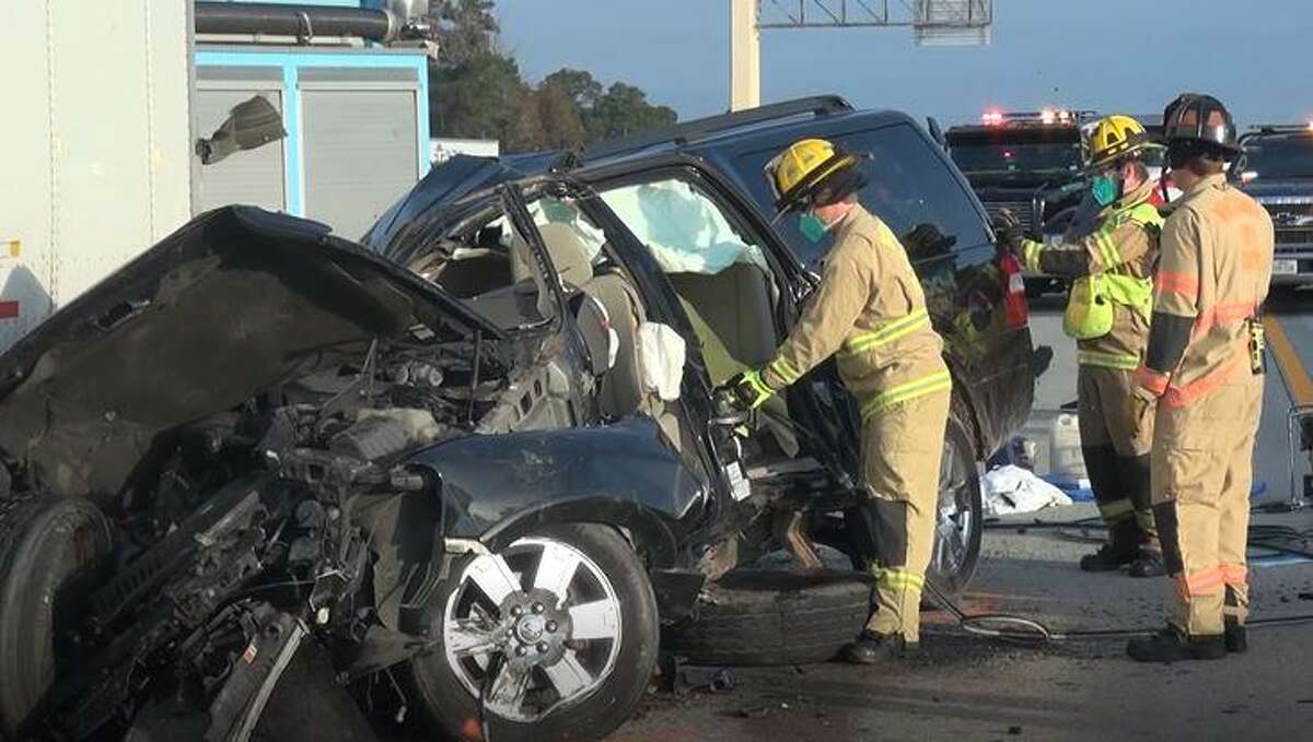 5 people injured in car crash on Highway 61 Monday night