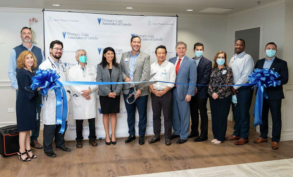 Laredo Medical Center board members, administration, physicians along with Laredo Chamber of Commerce personnel pose for a photo, Thursday, Dec. 2, 2021 during the ribbon cutting for Primary Care Associates of Laredo.