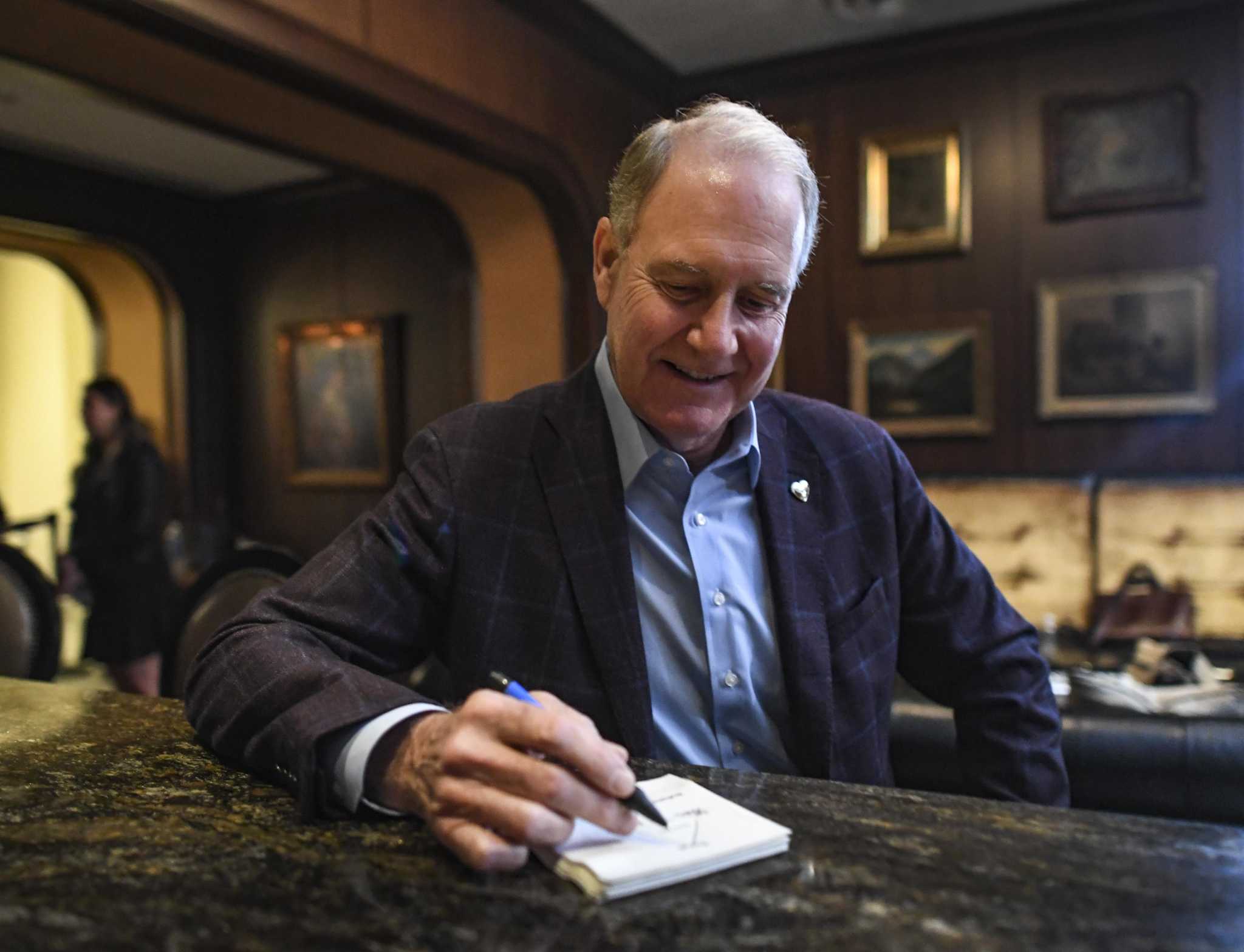 Southwest Airlines CEO reflects on carrier's 50th anniversary at San Antonio hotel where idea was born - Vimarsana News