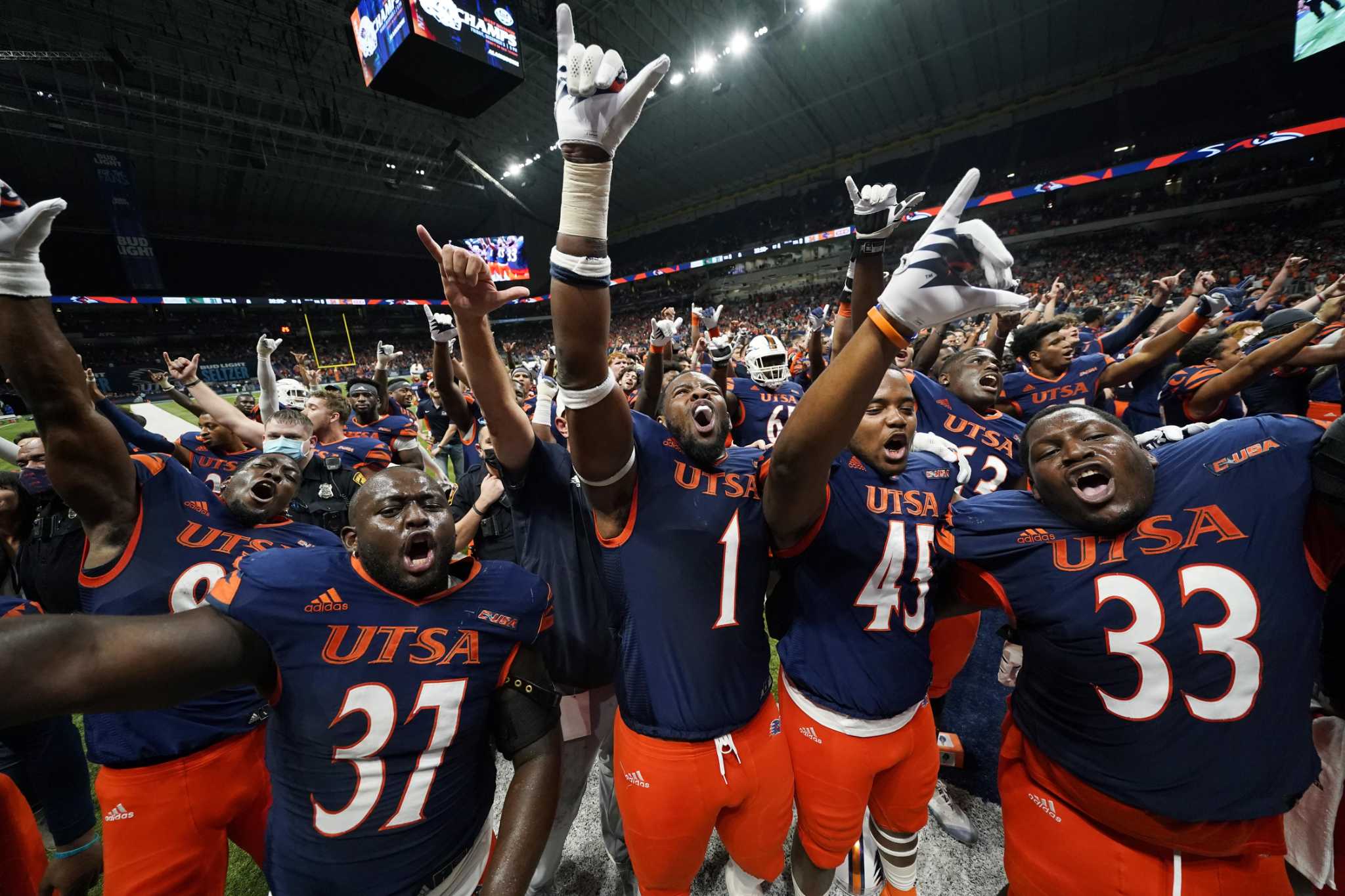 Editorial: Cheers for the UTSA Roadrunners football team