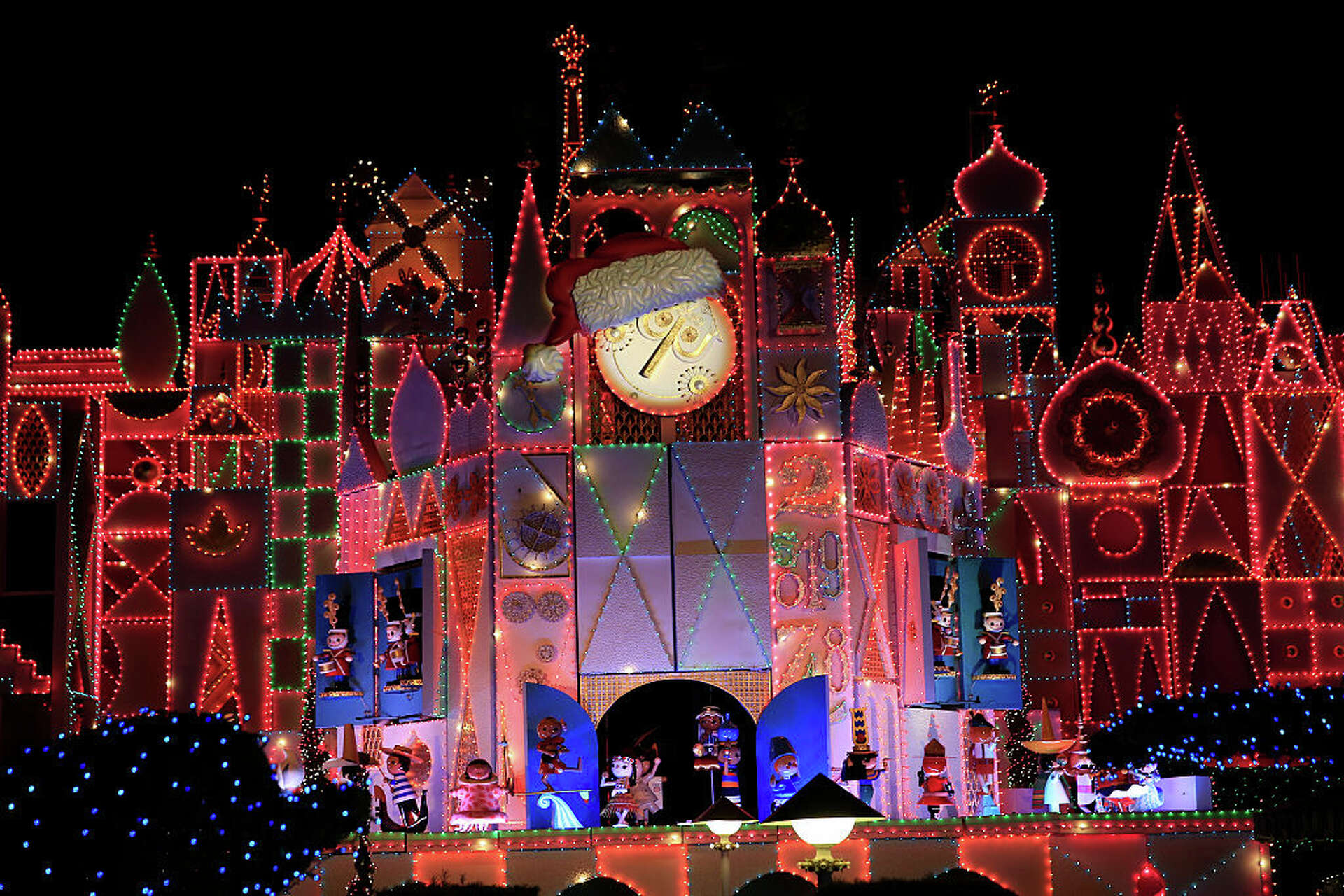 Understaffing at Disneyland may have damaged Small World, image size:1920x1280