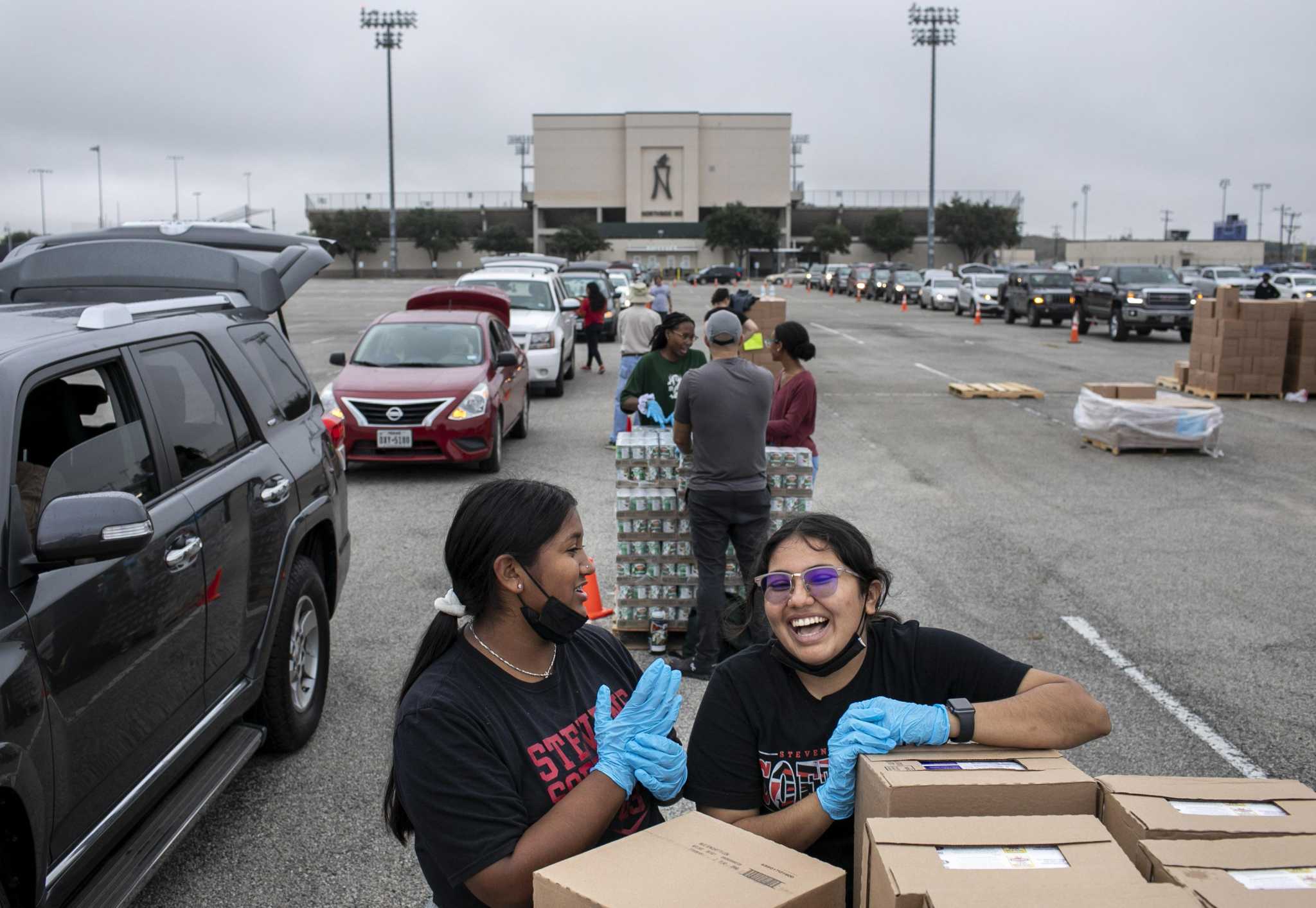 'It helps a lot' — retired tech mogul Harvey Najim funds grocery giveaway for 1,000-plus San Antonio families - Vimarsana News