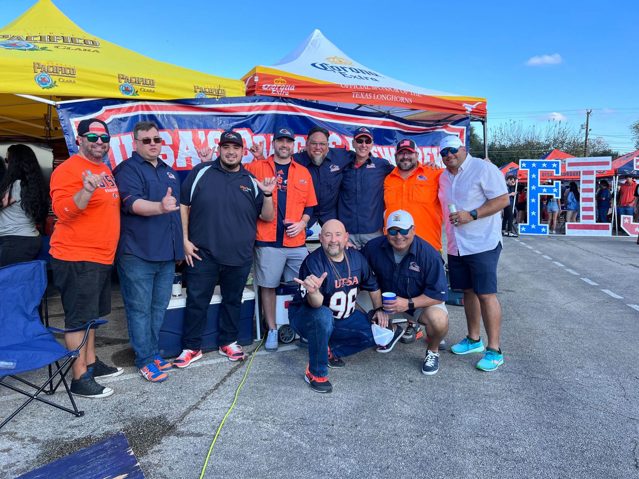 Utsa Fans Photos: UTSA fans go all out at Alamodome tailgate