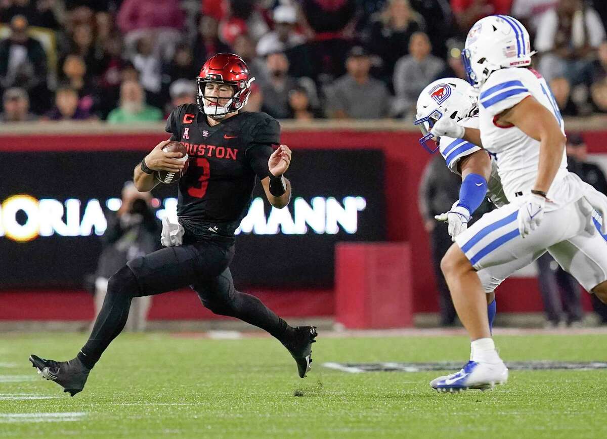 Clayton Tune’s ability to extend plays, as he does with this scramble against SMU, is a point of concern for Cincinnati coach Luke Fickell ahead of Saturday’s AAC title game.
