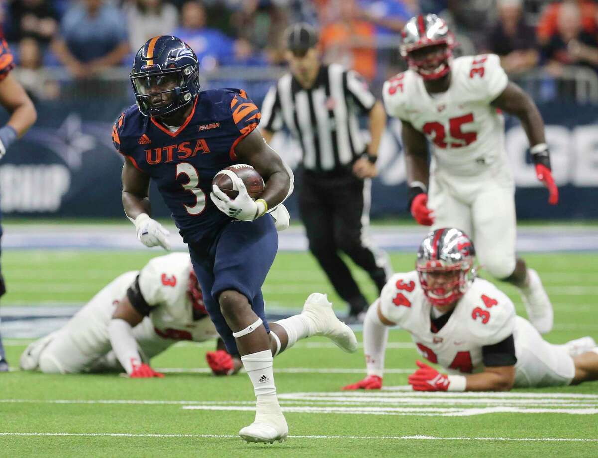UTSA running back Sincere McCormick (03) breaks out for a 65-yard touchdown against Western Kentucky in the second quarter during the 2021 Conference USA Championship football game at the Alamodome on Friday, Dec. 3, 2021.
