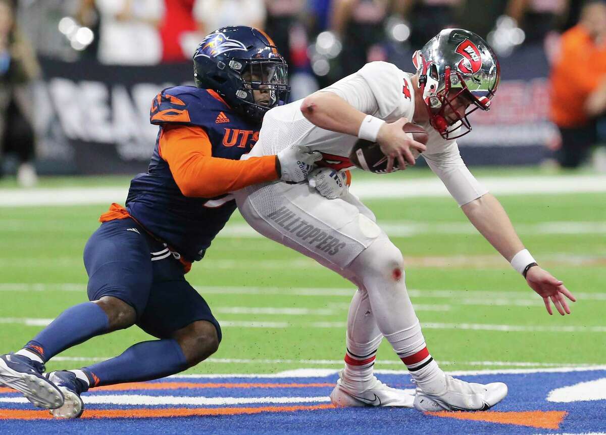 UTSA's Clarence Hicks (09) ?sacks Western Kentucky's quarterback Bailey Zappe (04) in the second quarter during the 2021 Conference USA Championship football game at the Alamodome on Friday, Dec. 3, 2021.