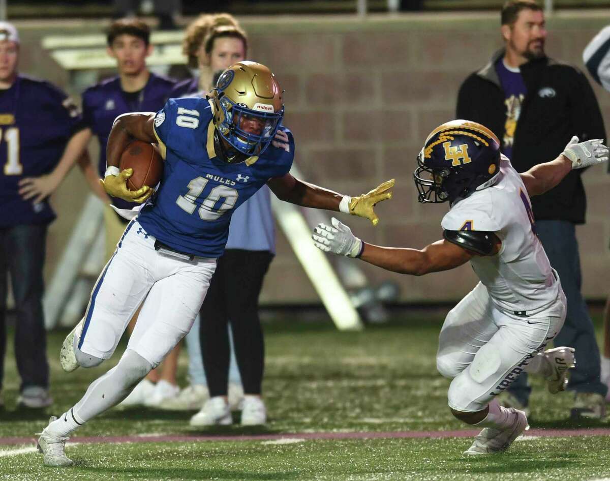 Alamo Heights receiver Michael Terry III runs a reception against Liberia Hill during the 5A-Division 2 regional football final in San Marcos on Friday, Dec. 3, 2021.