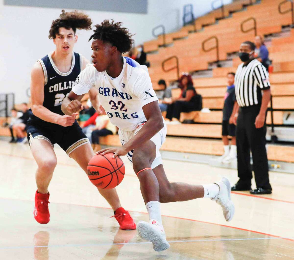 Grand Oaks forward Samuel Nkassa (32) dribbles the ball in the first quarter of a game during the Beast Up invitational at Grand Oaks High School, Saturday, Dec. 4, 2021, in Spring.