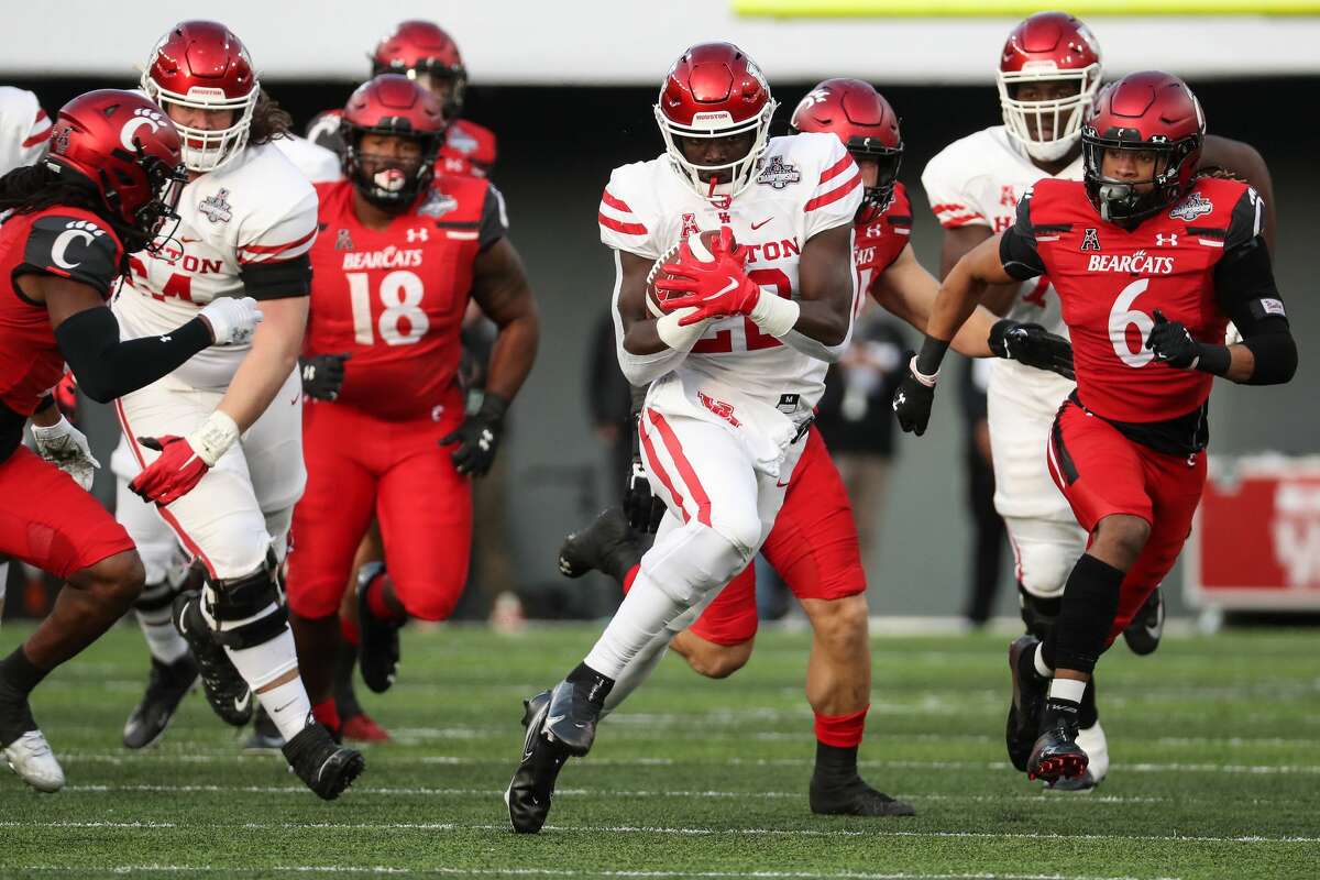 Houston running back Alton McCaskill, running against Cincinnati in the AAC title game, helped the Cougars to a No. 17 ranking in the final AP poll.