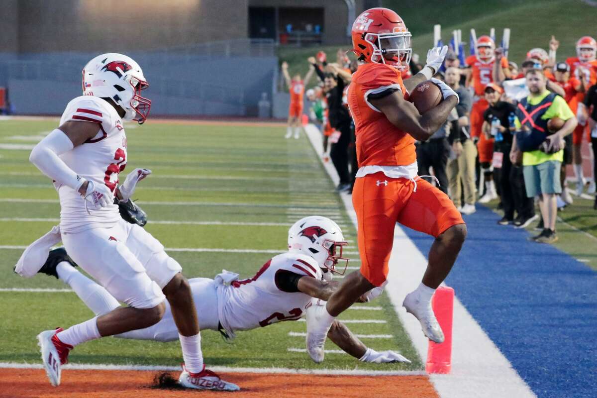 Sam Houston overcomes 4th quarter deficit to advance in FCS playoffs