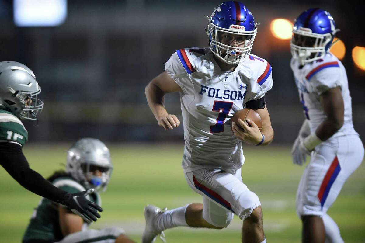 Folsom quarterback Tyler Tremain faces De La Salle in the Northern California Division 1-AA Bowl Championship on Friday, Dec. 3, 2021.