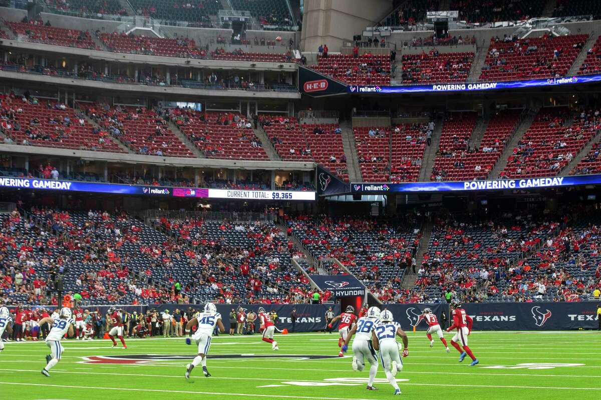 Fed-up Texans fan wears 'Sell the team' paper bag at game