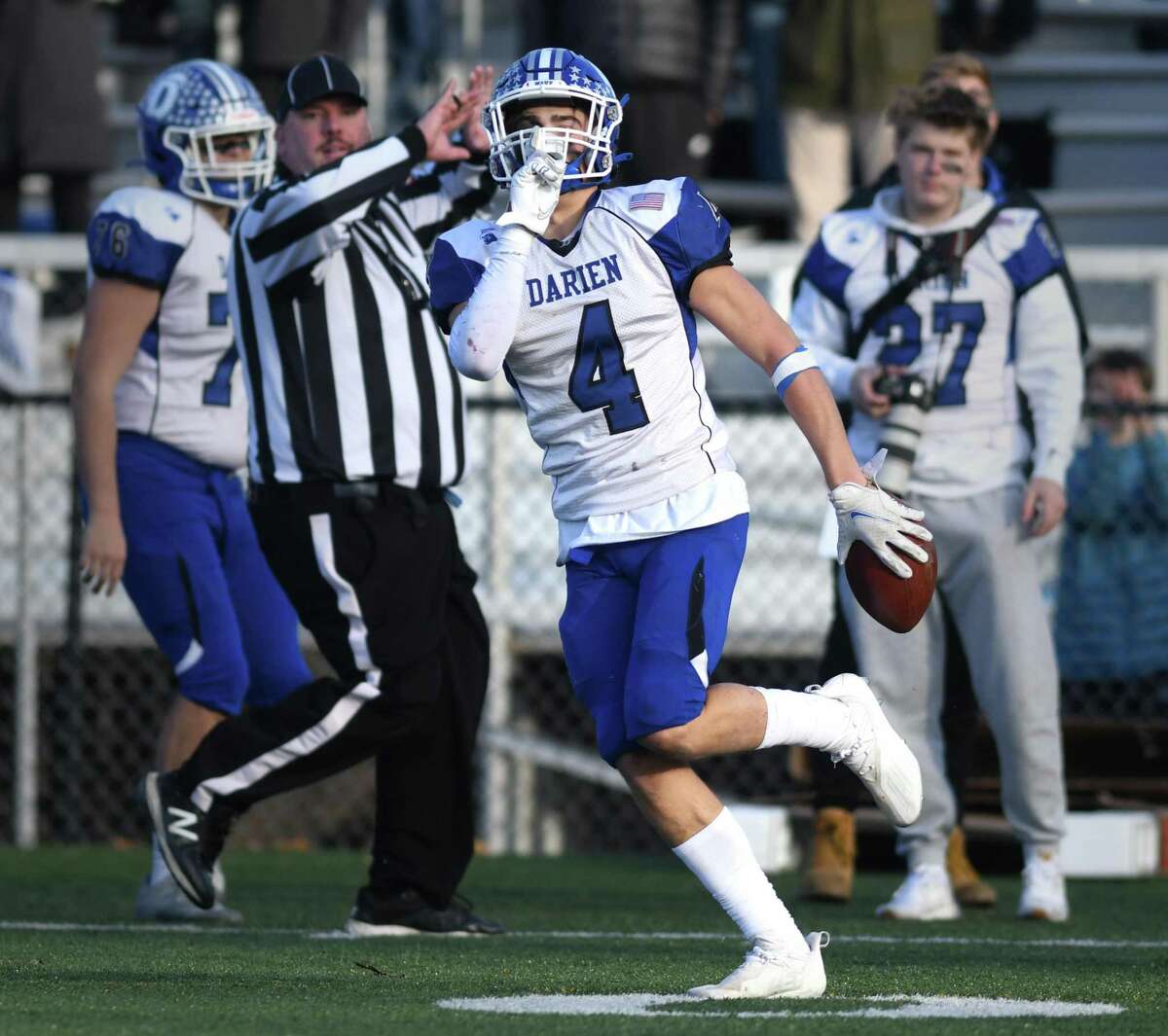 Darien football avenges loss to New Canaan, headed to LL final