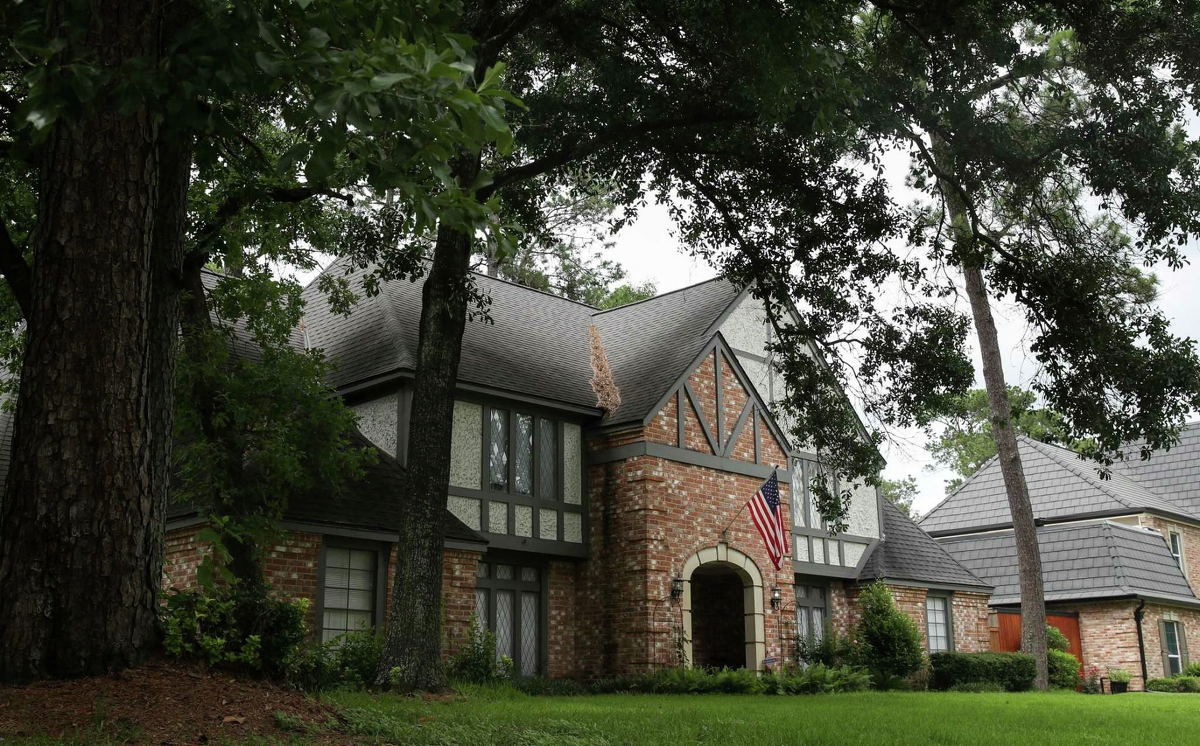 The Seattle-based Aquarian Foundation owns this parsonage in northwest Houston. The Aquarian Foundation was founded by 1960's-era psychic/medium Keith Milton Rhinehart, known for conducting seances in which he was said to communicate with the spiritual world.