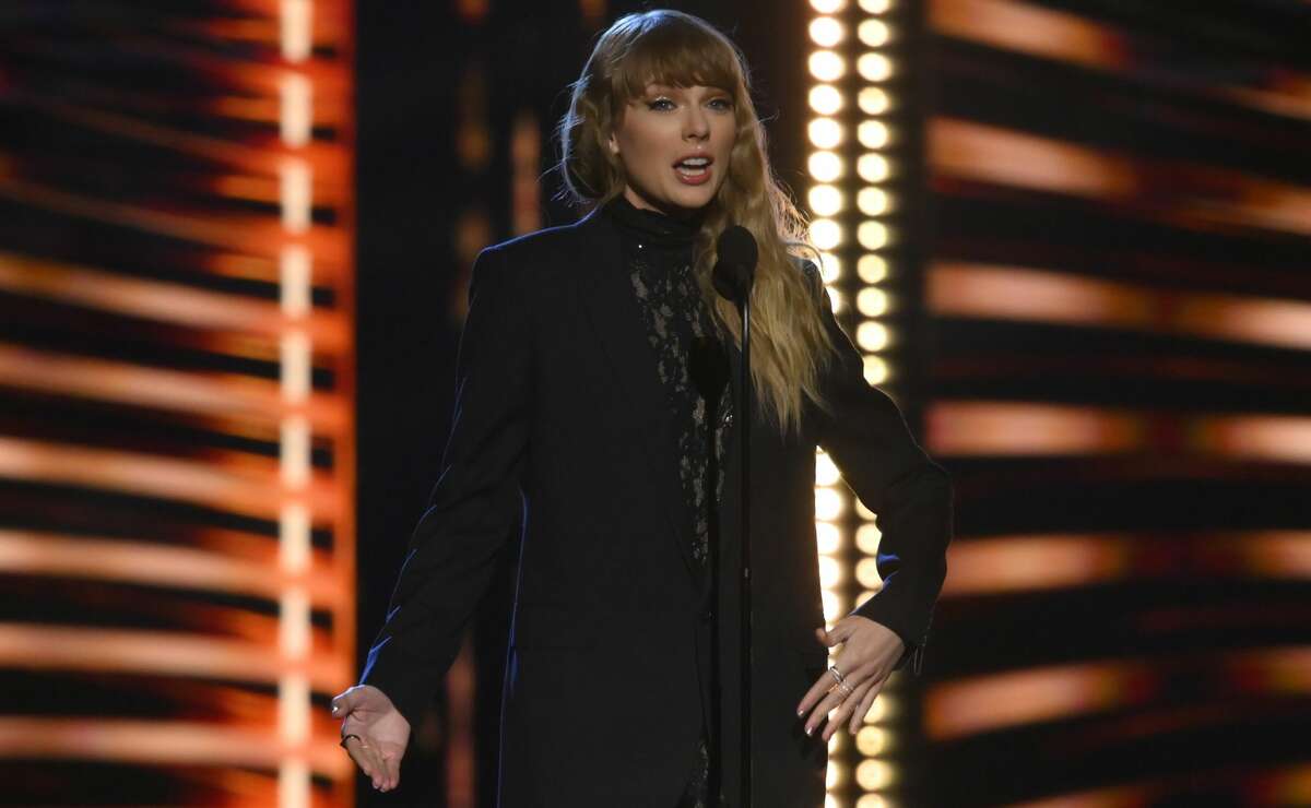 Taylor Swift speaks during the Rock and Roll Hall of Fame Induction ceremony, Saturday, Oct. 30, 2021, in Cleveland. (AP Photo/David Richard)