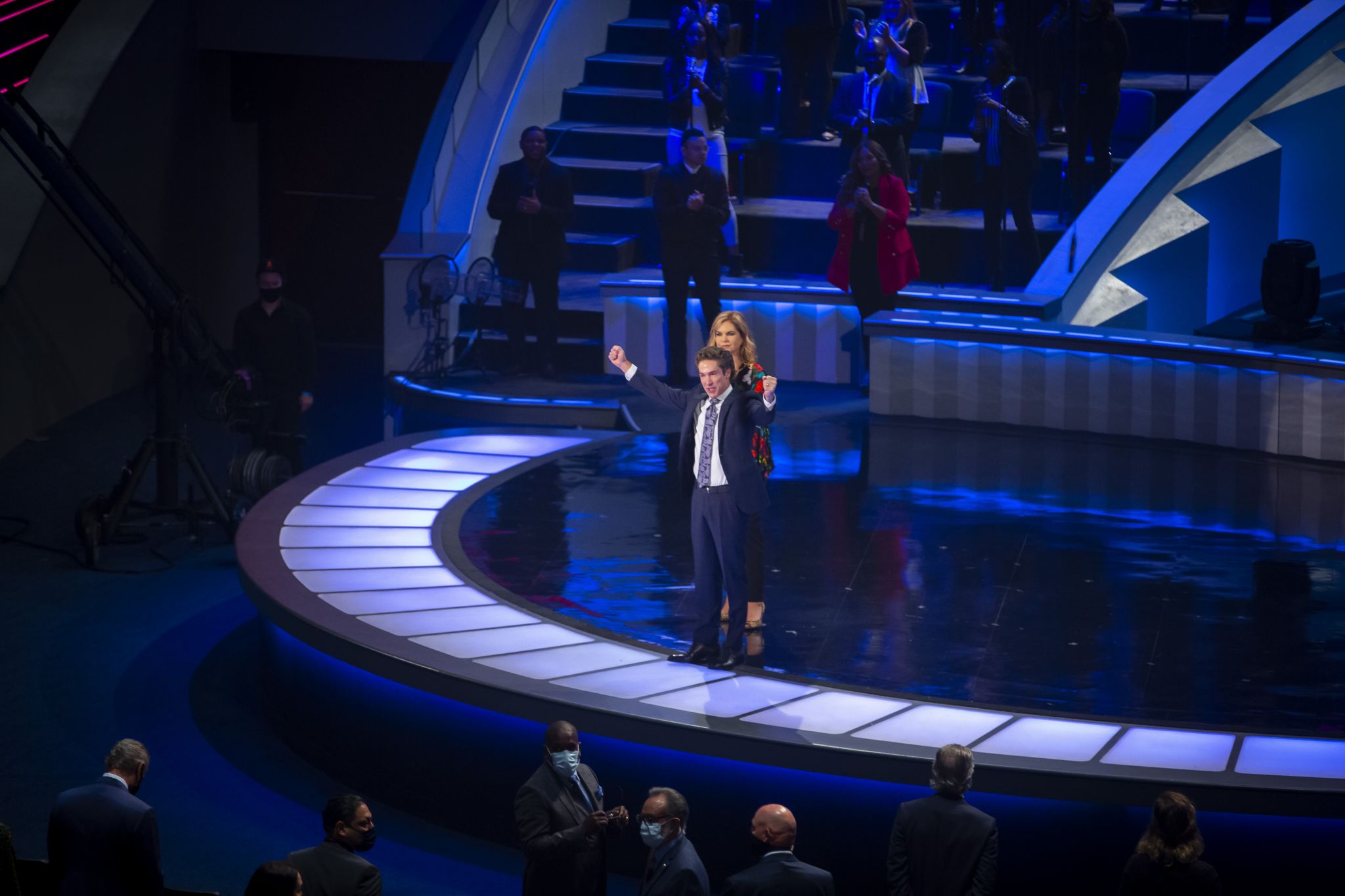 Plumber who found money in wall at Joel Osteen's Lakewood Church says he should get a reward - Vimarsana News