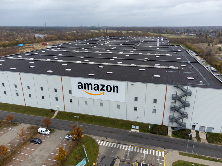 Amazon Web outage affects delivery operation amid holiday peak - Vimarsana News