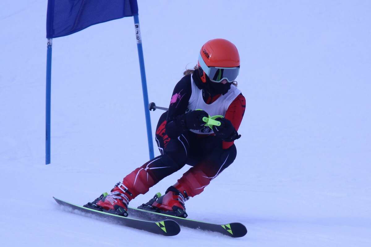 Savannah Peck races in the giant slalom in 2021. 