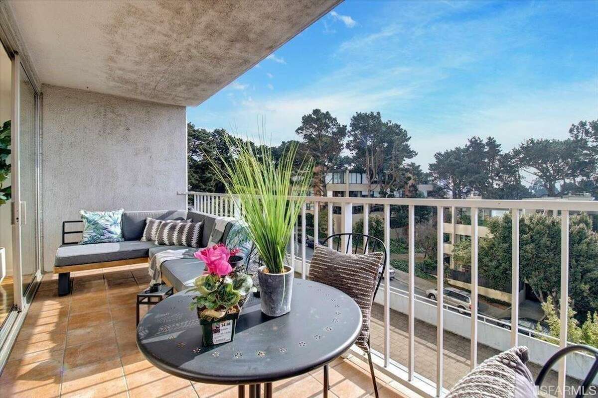 This three bedroom, two bathroom condo built by Joseph Eichler is for sale for $1 million. 