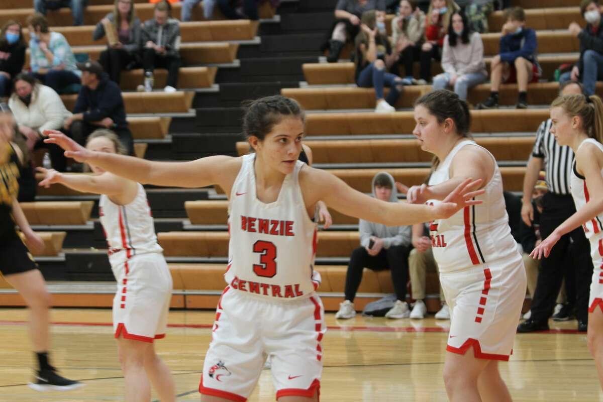 Benzie Central's Gloria Stepanovich prepares to defend the inbounds pass during the 2021-22 season. 