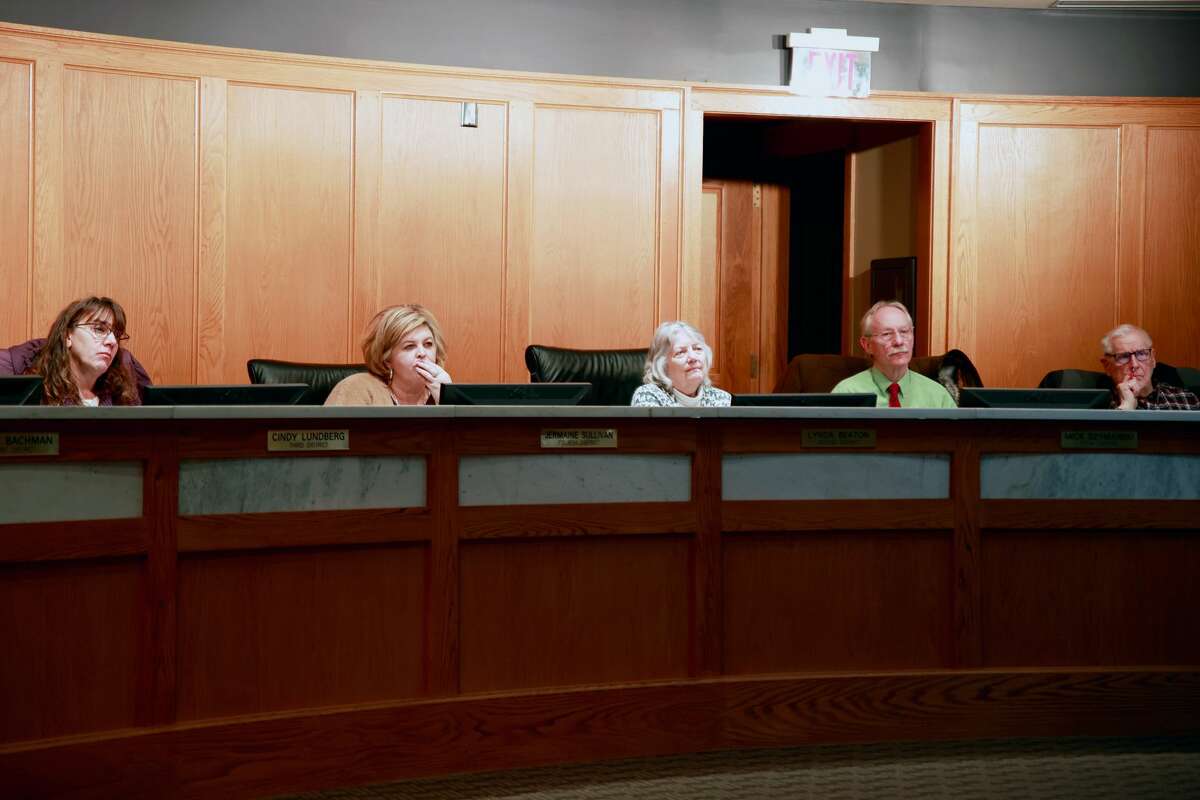 The Manistee City Council met for it's regularly scheduled meeting Tuesday to discuss a variety of issues including a new beach master plan, purchase of a new snow plow and a response to the shooting in Oxford, Michigan last week.