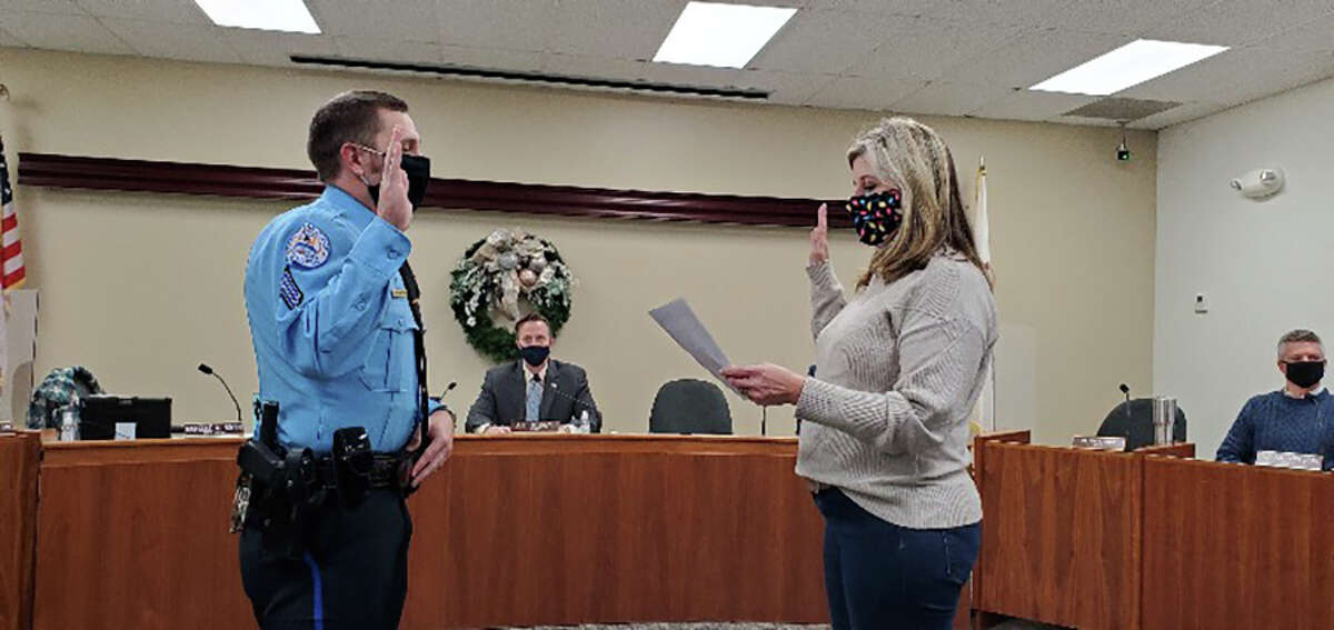 3 new officers join Edwardsville police, 2 others promoted