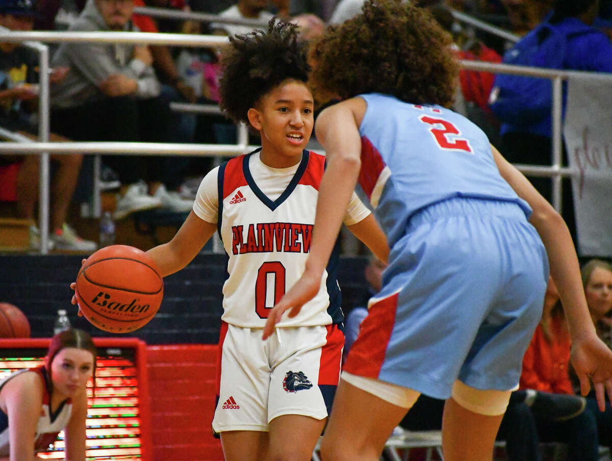 Plainview freshman Mady Williams (0) isn't worried about comparisons to players like Aaliyah Chavez of Lubbock Monterey (2) as she continues to grow into her own player. 