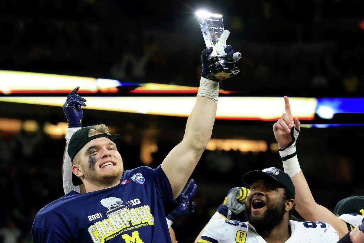 After helping Michigan win the Big Ten championship game and a spot in the College Football Playoff, Aidan Hutchinson took home the Lombardi Award on Wednesday night.