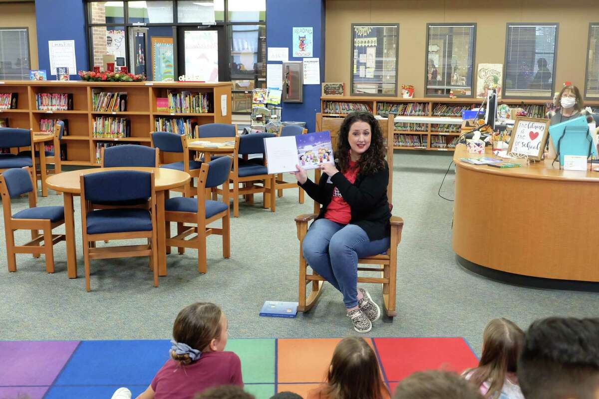 Melissa Crutcher reads a Christmas book to students at Bayshore Elementary.