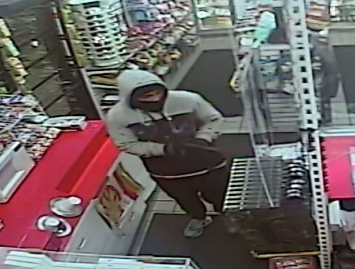 Trumbull police seek help identifying gas station robbery suspects