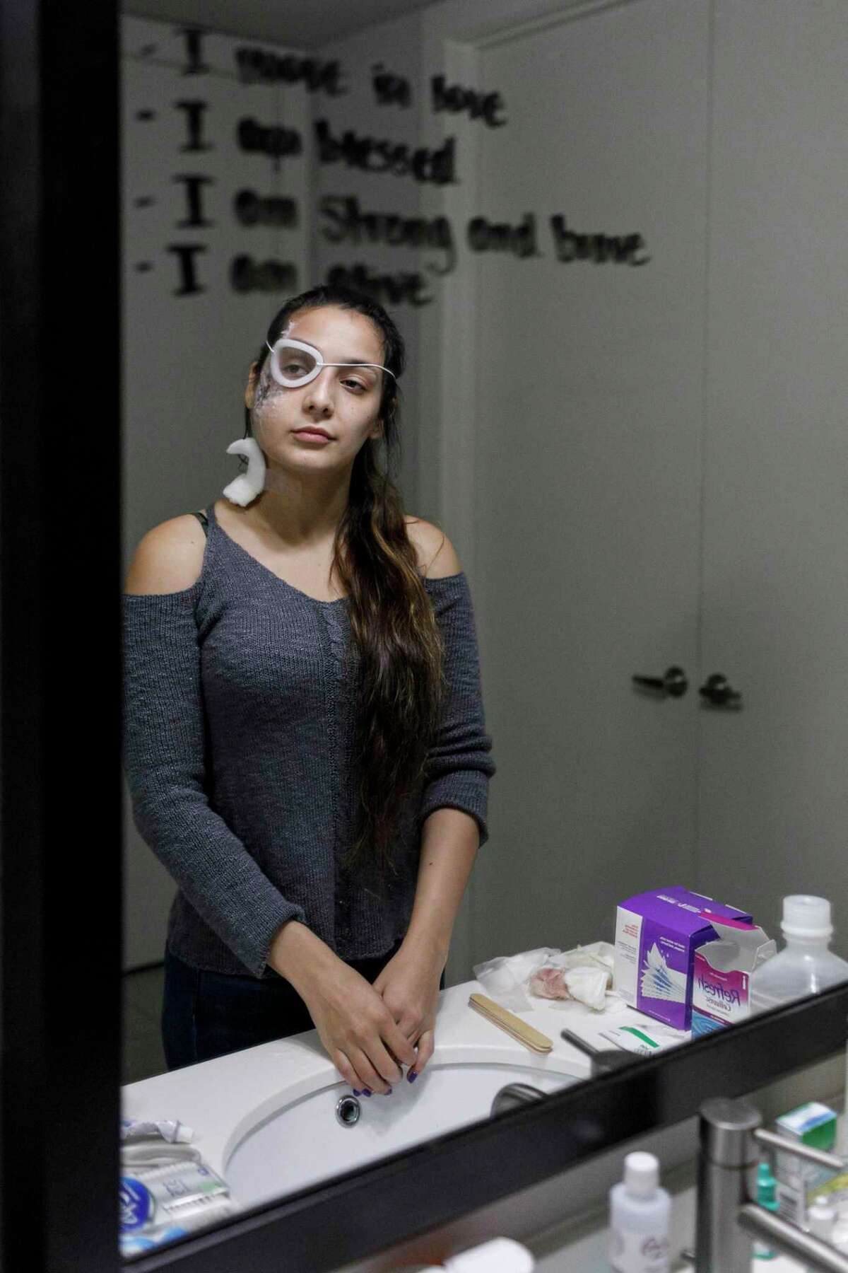 Vale Castañeda: The Photo That'S Dividing The Internet - 0ts3oct