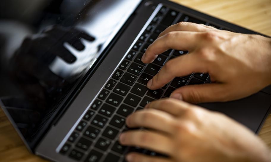 Sex apps for gay men join forces to fight online insults and abuse - Vimarsana News