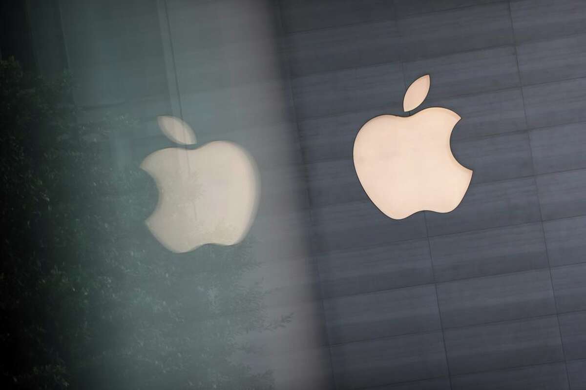 Apple temporarily closes its Texas stores