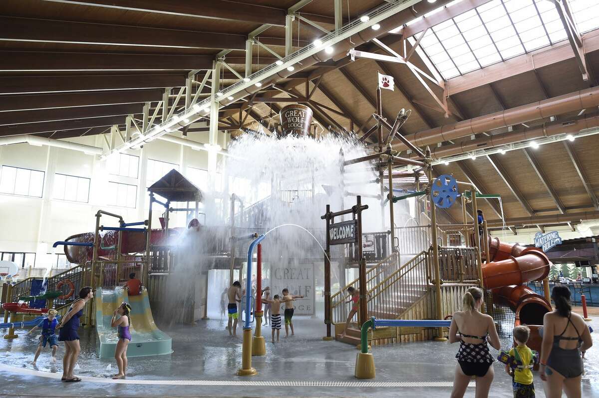 The indoor facility will allow families to visit a waterpark in the winter.