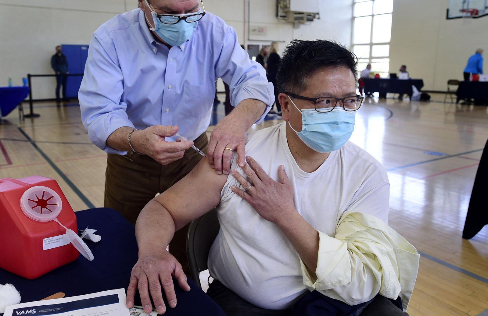 Dan Haar: No COVID vaccine? CT might let your health insurer charge more - Vimarsana News