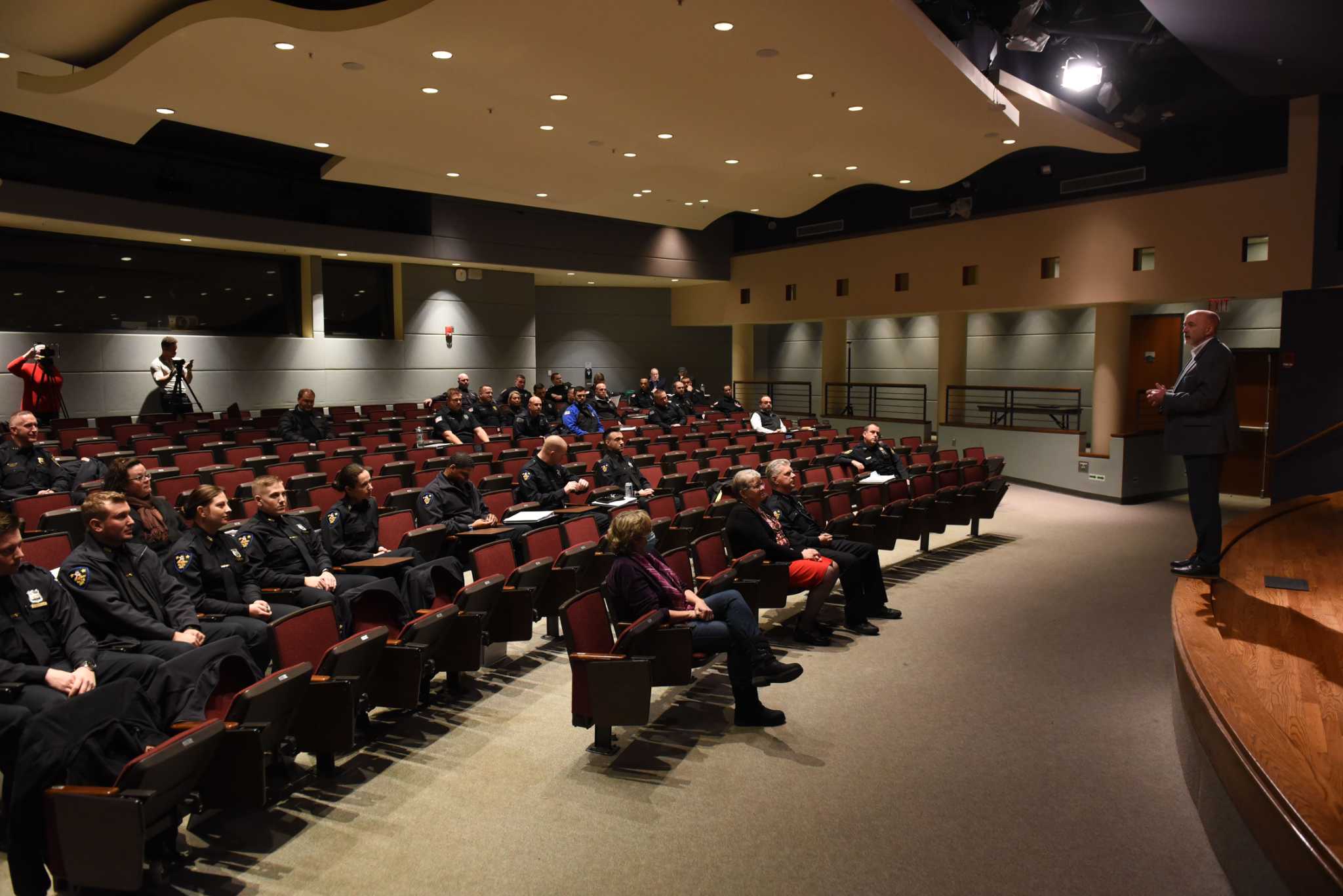 Capital Region police officers finish training for mental health calls