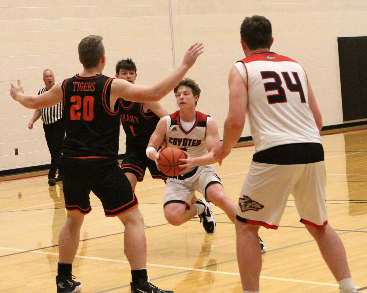 The Reed City boy's basketball team outlasted Grant by a final score of 66-60 on Friday evening.