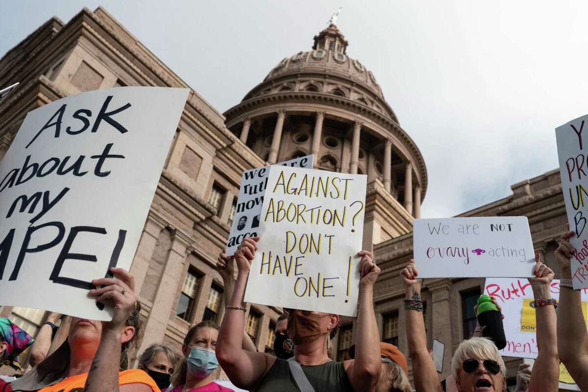 Demonstrators for women's rights at the Texas State Capitol in Austin, Oct. 2, 2021. A state district court judge in Texas ruled on Thursday that the unique enforcement scheme of a restrictive abortion law violated the State Constitution by allowing any private citizen to sue abortion providers or others accused of breaking the law. (Ilana Panich-Linsman/The New York Times)