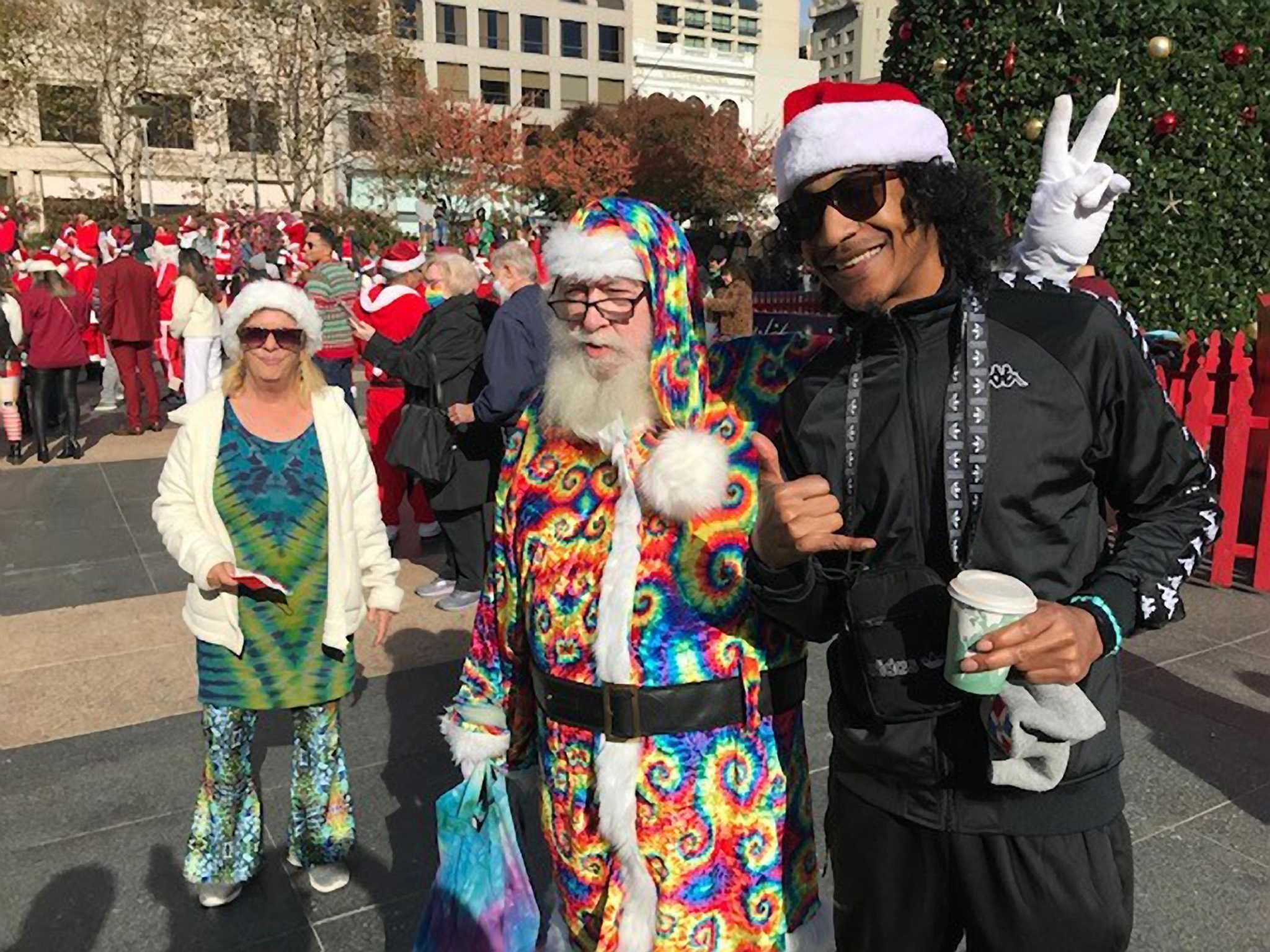 Santas return to the streets and bars of San Francisco but in smaller numbers than usual - Vimarsana News