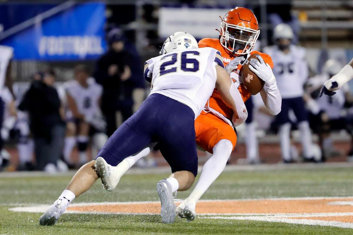 Sam Houston's incredible 22-game winning streak ends with FCS playoff ...