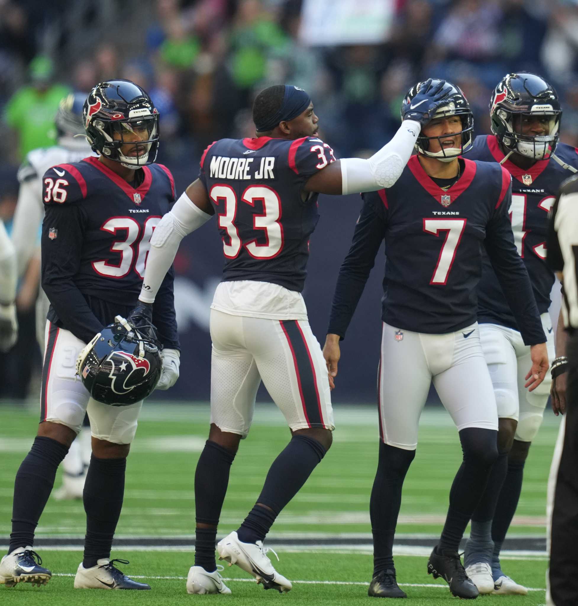 Seahawks pull away in the second half to beat Texans 33-13 in