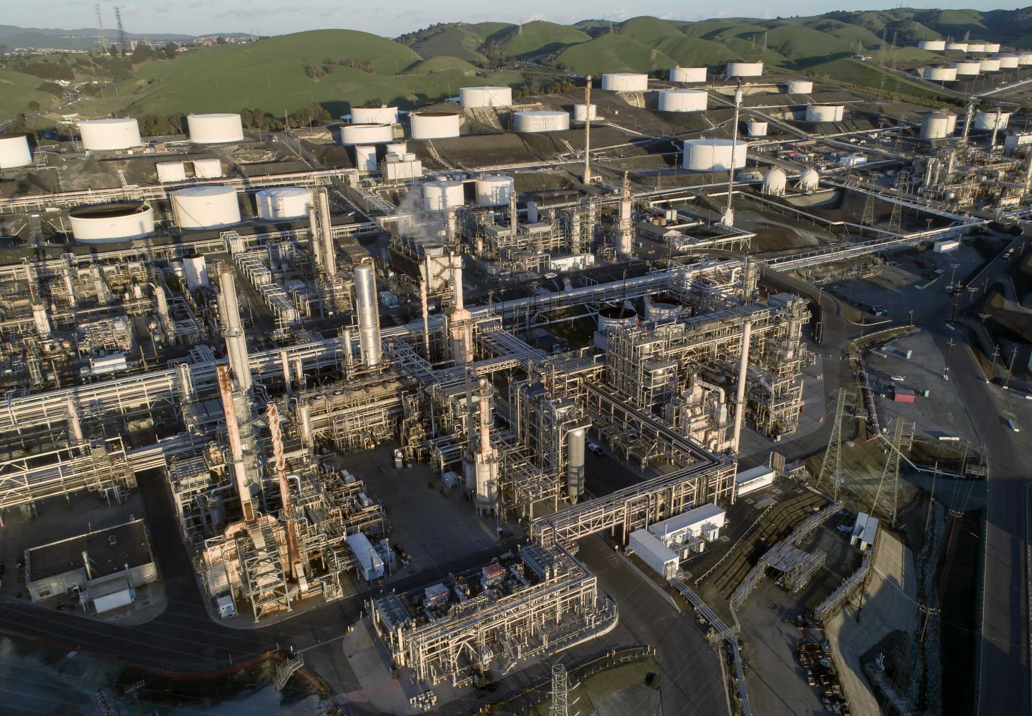 These Bay Area refineries want to ditch crude oil for biofuels. Critics say that's a bad idea - Vimarsana News