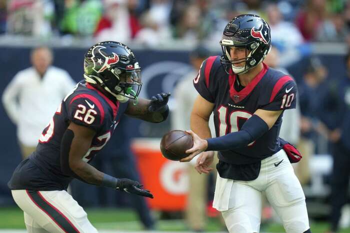 Texans activate 18 players ahead of Chargers game