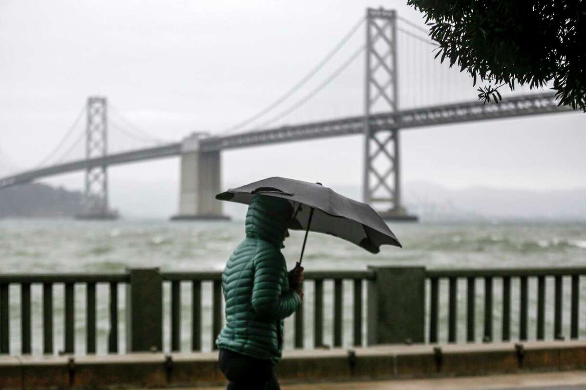 冷锋给旧金山市中心带来了降雨。
