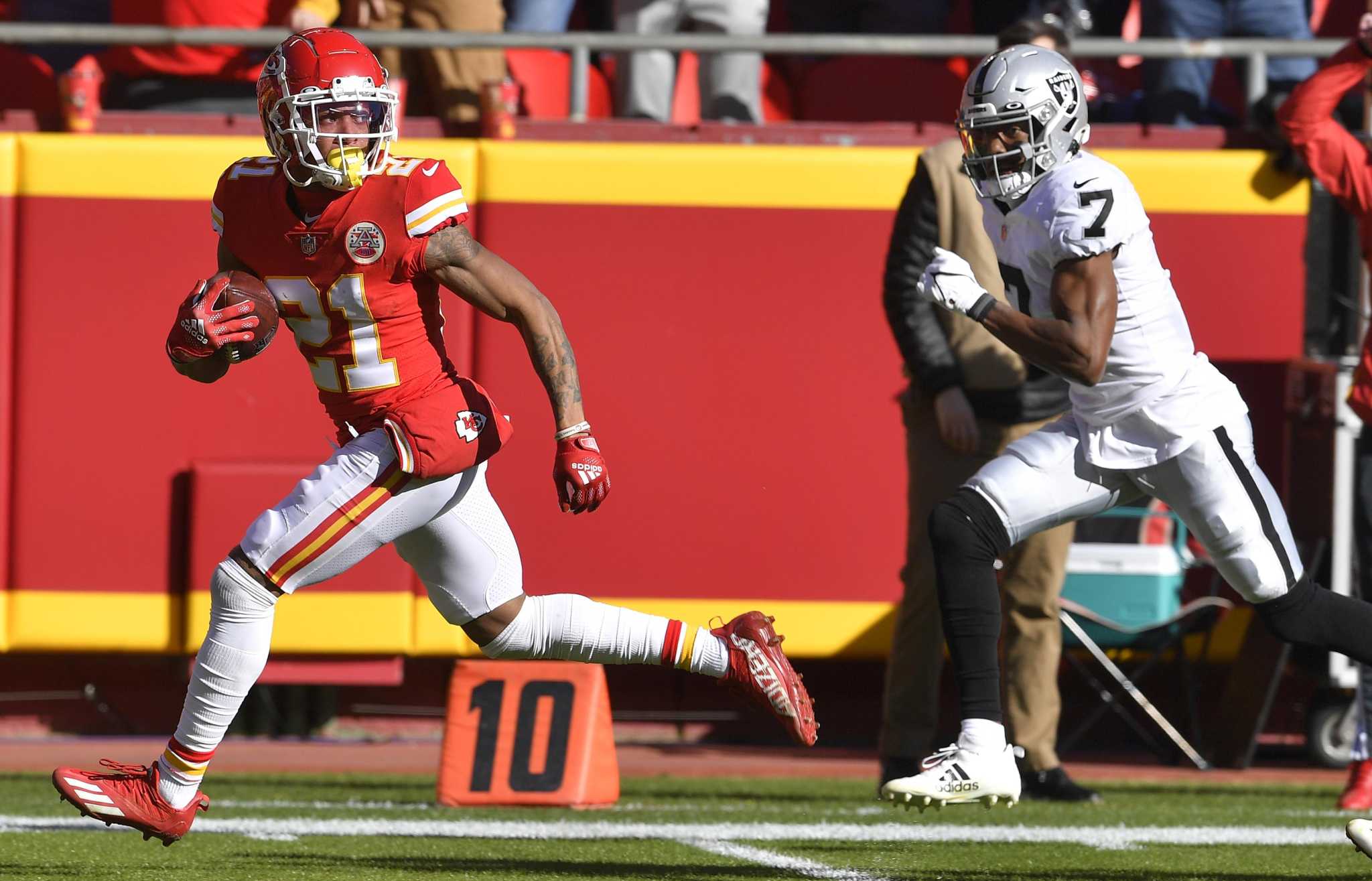 Raiders routed by Chiefs in return to Kansas City